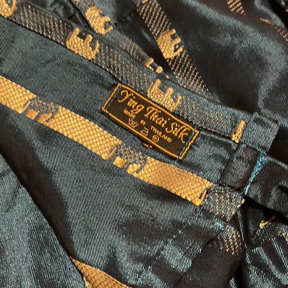 Authentic Thailand Sarong - Blue/Gold elephant pattern - Picture 2 of 3